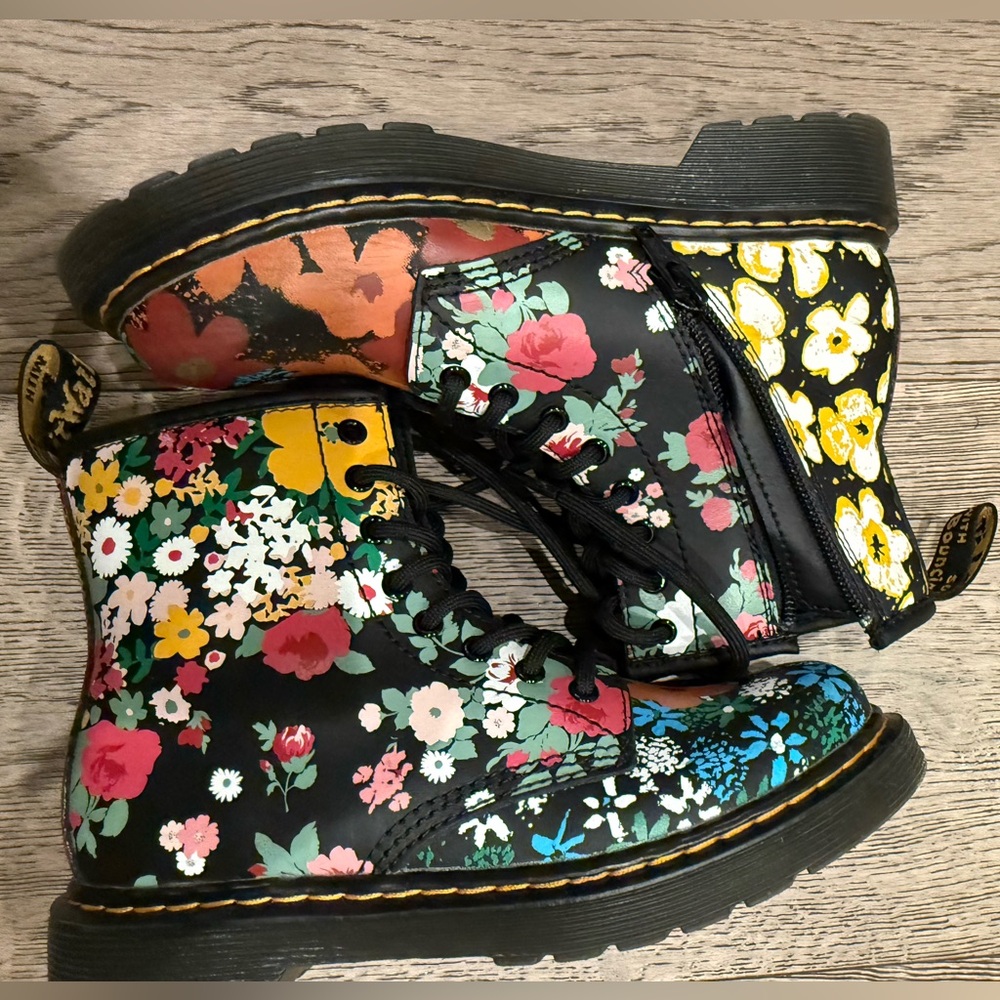 Kids Dr Martens - Floral Mash up